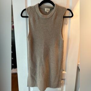 Wilfred sleeveless beige sweater made in Italy
